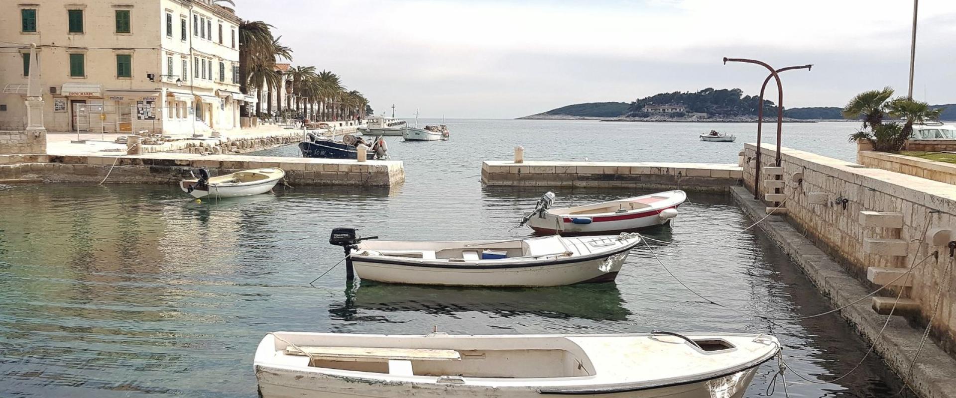 Hostel Baške Oštarije